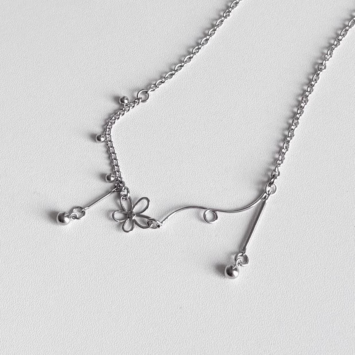 Silver Flower Charm Necklace — Y2K Minimalist Layered Chain Jewelry
