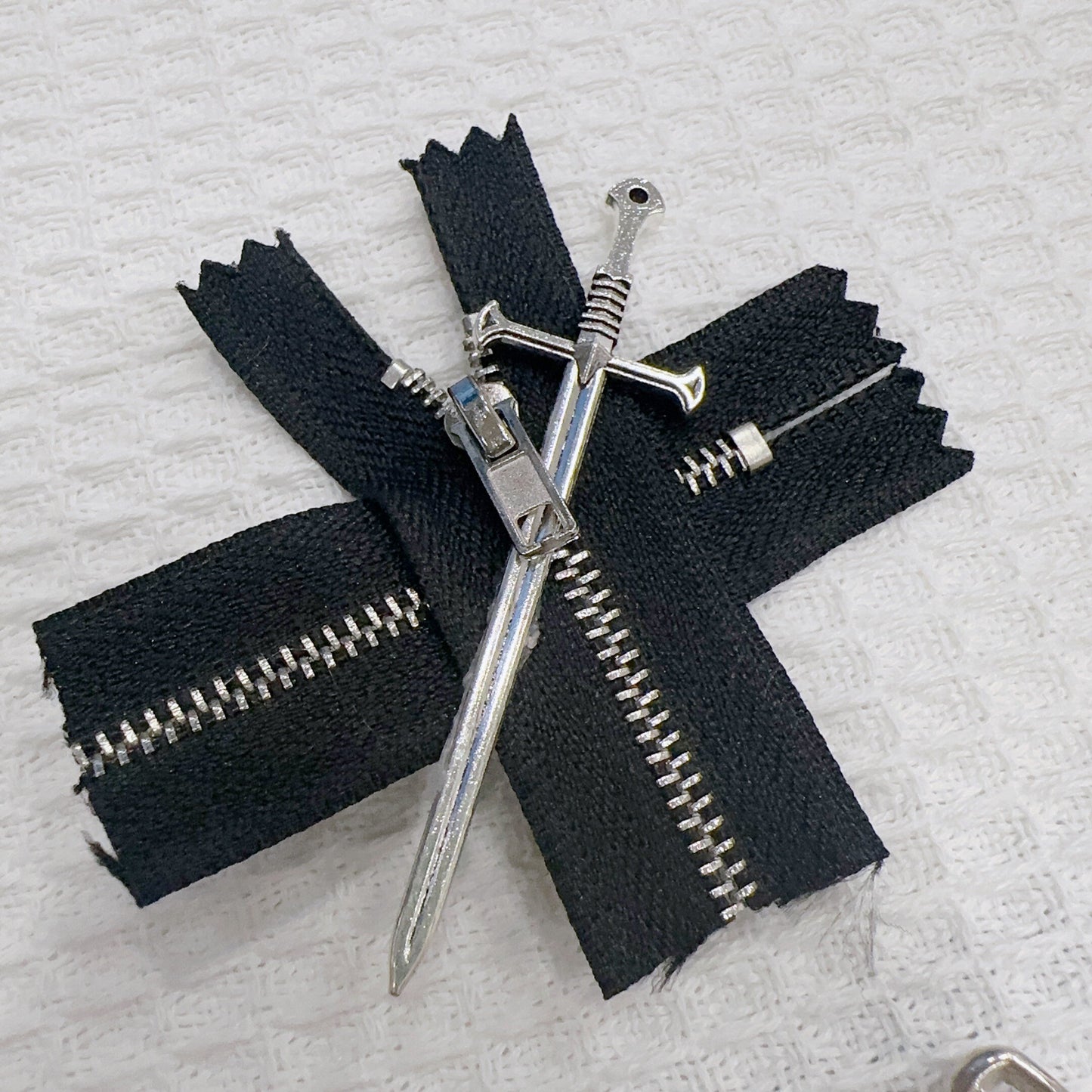 Punk Chain Hair Clip — Y2K Grunge Statement Hair Accessory