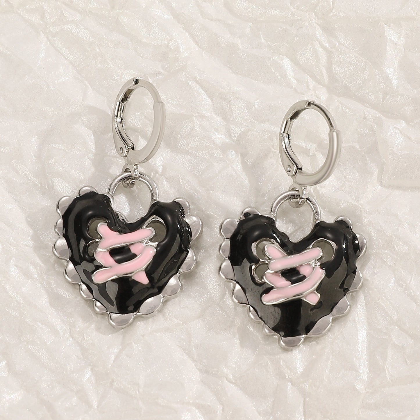 Black Heart Y2K Earrings with Pink Ribbon Detail – Gothic Sweetheart Drop Earrings